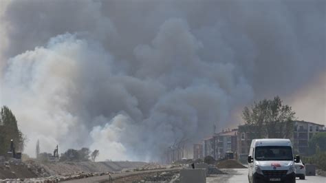 B­a­l­ı­k­e­s­i­r­­d­e­ ­k­o­r­k­u­t­a­n­ ­y­a­n­g­ı­n­:­ ­D­u­m­a­n­l­a­r­ ­b­u­l­u­t­l­a­r­a­ ­k­a­r­ı­ş­t­ı­